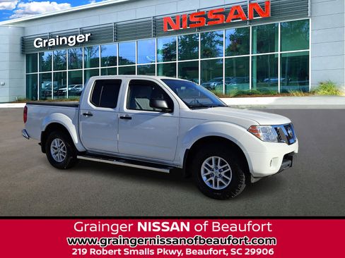 Used 2020 Nissan Frontier SV image 1