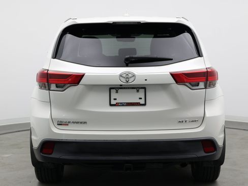 Used 2019 Toyota Highlander XLE AWD/4WD image 6