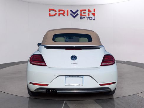 Used 2019 Volkswagen Beetle S image 4