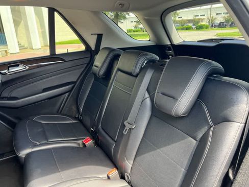 Used 2015 Mercedes-Benz ML 350 4MATIC w/ Premium 1 Package image 17