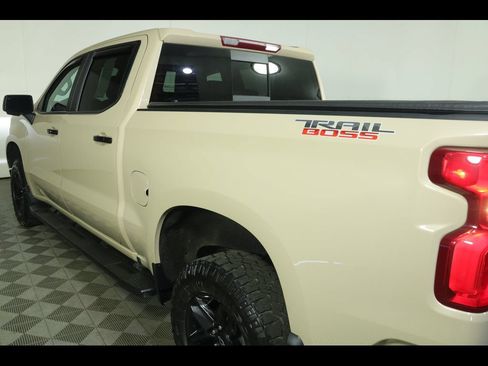 Used 2022 Chevrolet Silverado 1500 LT Trail Boss w/ LT Trail Boss Premium Package AWD/4WD image 9