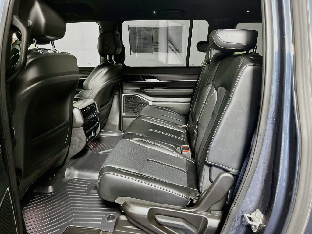 Used 2024 Jeep Wagoneer L Series II w/ Flexible Seating Group AWD/4WD image 26