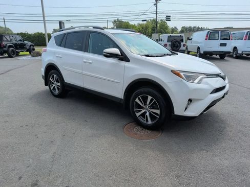 Used 2017 Toyota RAV4 XLE w/ Carpet Mat Package AWD/4WD image 4