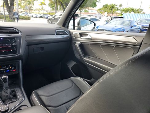 Certified 2022 Volkswagen Tiguan SEL R-Line image 16
