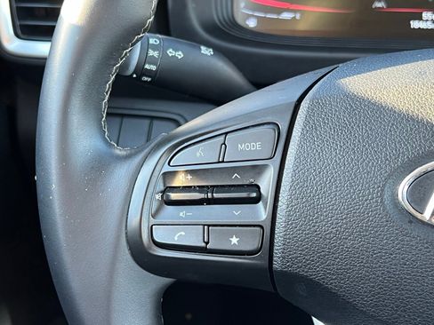 Certified 2025 Hyundai Venue SEL image 27