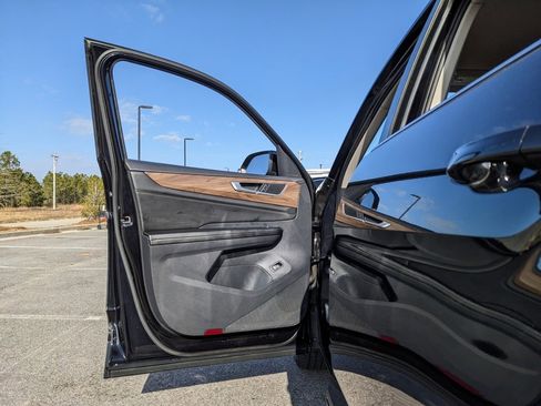 Used 2024 Volkswagen Atlas SE image 60