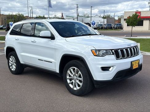 Used 2021 Jeep Grand Cherokee Laredo AWD/4WD image 3