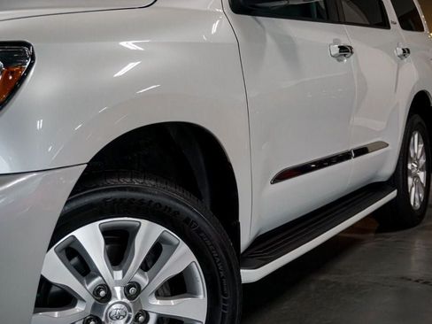 Used 2022 Toyota Sequoia Platinum AWD/4WD image 91