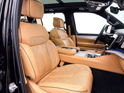 Used 2023 Jeep Grand Wagoneer Series III image 46