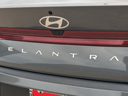 Used 2025 Hyundai Elantra SEL FWD image 31