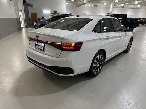 New 2026 Volkswagen Jetta SE FWD image 9