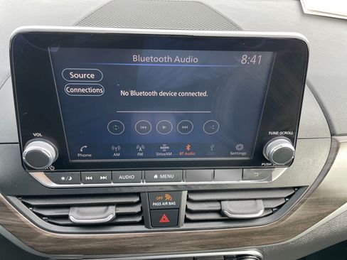 Used 2025 Nissan Altima 2.5 SV FWD image 15