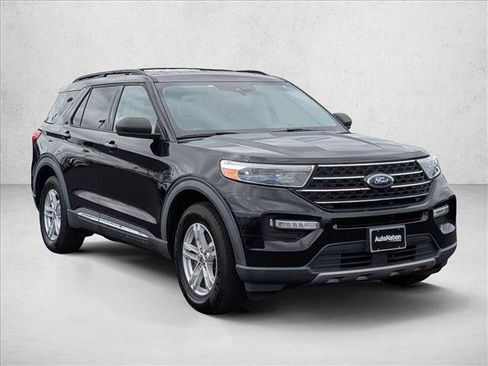 Used 2020 Ford Explorer XLT w/ Equipment Group 202A AWD/4WD image 3
