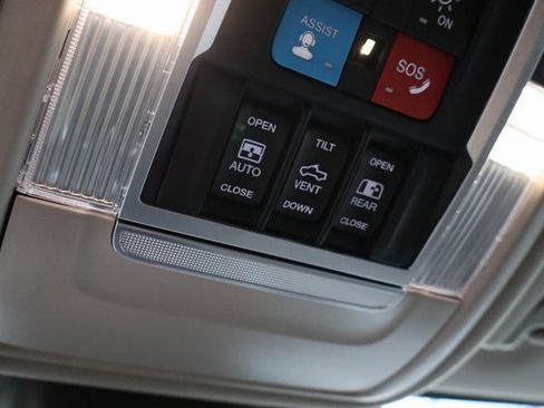 Used 2025 RAM 3500 Longhorn image 33