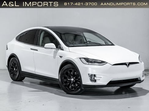 Used 2018 Tesla Model X 75D image 1