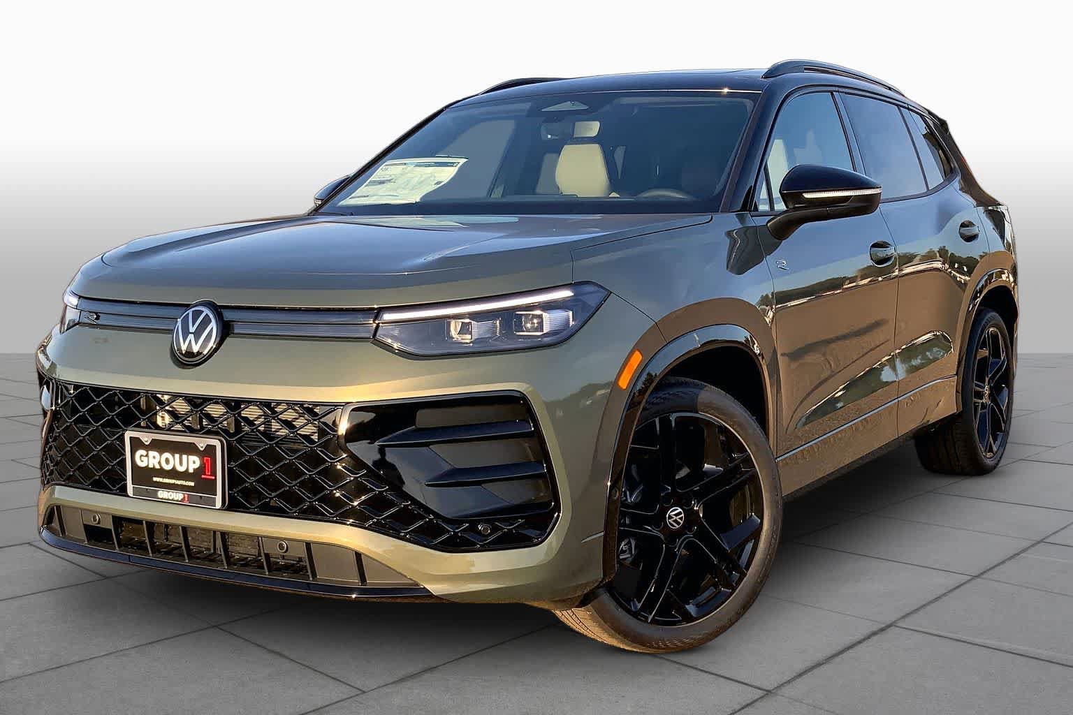 New 2026 Volkswagen Tiguan SE R-Line FWD image 1