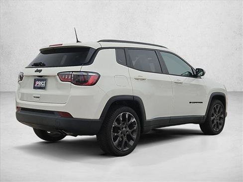 Used 2021 Jeep Compass Latitude FWD image 5