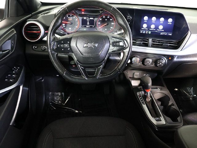 Used 2024 Chevrolet Trax RS w/ Driver Confidence Package FWD image 3