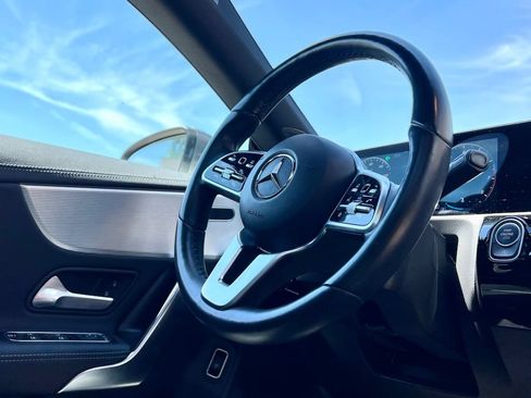 Used 2022 Mercedes-Benz CLA 250 4MATIC image 8
