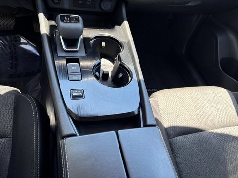 Used 2025 Nissan Rogue SV FWD image 43