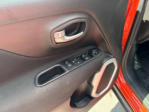 Used 2021 Jeep Renegade Latitude AWD/4WD image 22