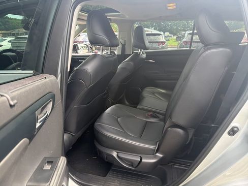 Used 2020 Toyota Highlander XLE AWD/4WD image 24