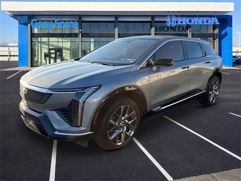 Used 2025 Cadillac Optiq Luxury 1 w/ LPO, Floor Liner Package image 4