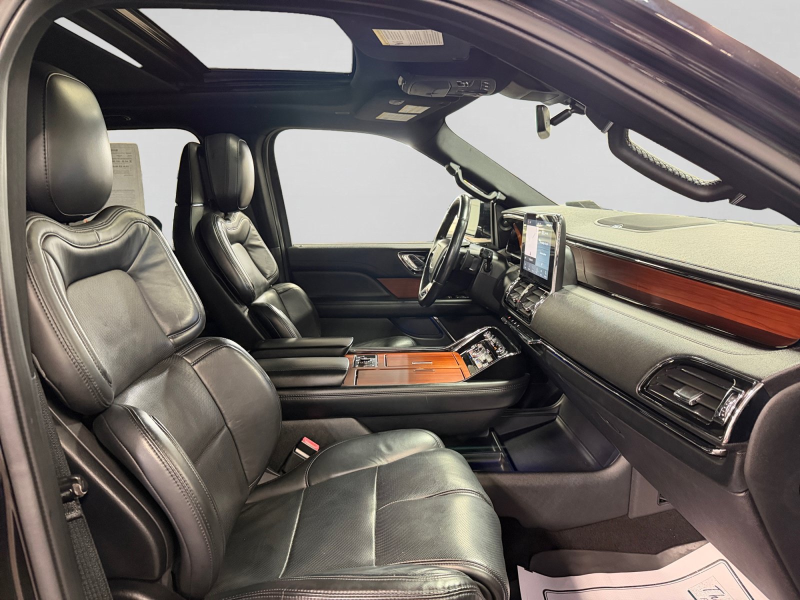 Used 2020 Lincoln Navigator Reserve AWD/4WD image 23