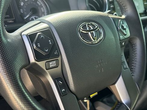 Used 2022 Toyota Tacoma TRD Off-Road AWD/4WD image 19