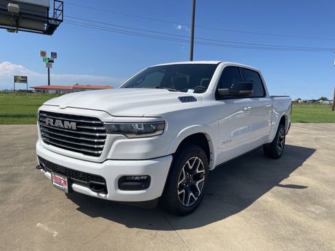 Used 2025 RAM 1500 Laramie w/ Laramie Southwest Edition AWD/4WD image 8