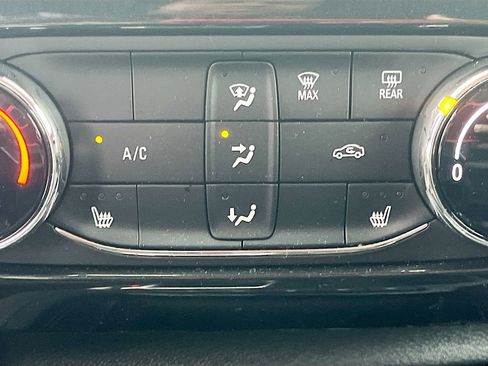 Used 2024 Chevrolet TrailBlazer LT w/ LT Cold Weather Package image 19