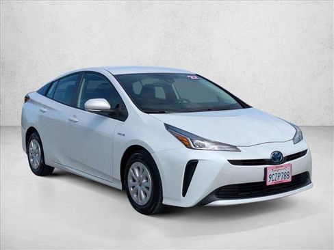 Used 2022 Toyota Prius L Eco FWD image 3