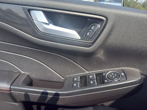Certified 2025 Ford Escape ST-Line Select AWD/4WD image 25