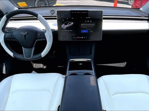 Used 2022 Tesla Model Y Long Range AWD/4WD image 7