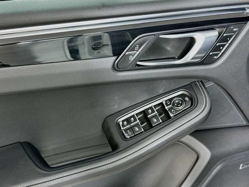 Certified 2026 Porsche Macan AWD/4WD image 11
