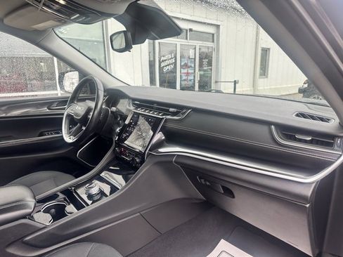 Used 2021 Jeep Grand Cherokee L Laredo w/ Luxury Tech Group I image 16