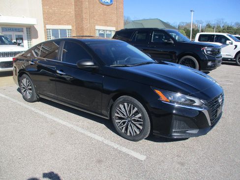 Used 2024 Nissan Altima 2.5 SV image 1