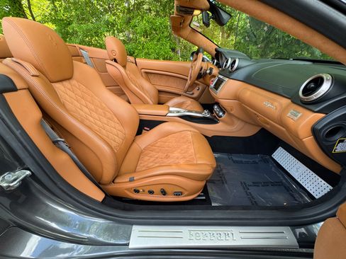 Used 2011 Ferrari California RWD image 49