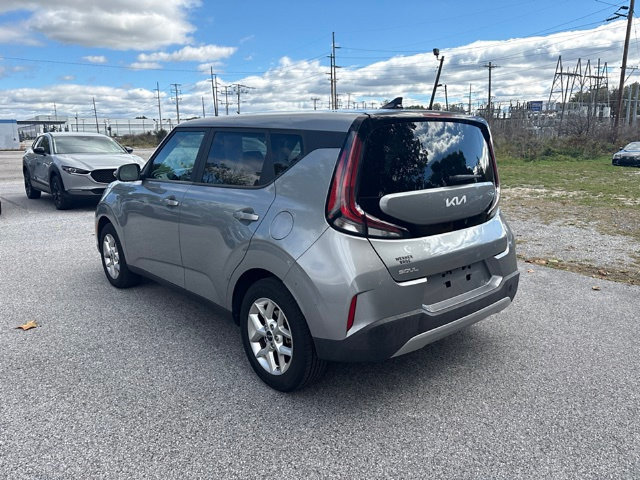 Used 2023 Kia Soul LX w/ LX Technology Package FWD image 6