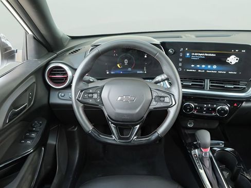 Used 2025 Chevrolet Trax RS w/ Sunroof Package FWD image 26