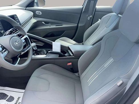 Used 2023 Hyundai Elantra SEL image 16
