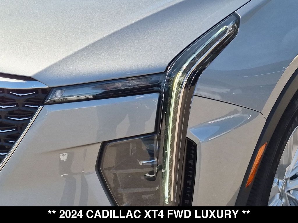 Used 2024 Cadillac XT4 Luxury w/ Cold Weather Package FWD image 16