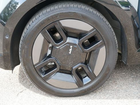 Certified 2024 Kia EV9 GT-Line AWD/4WD image 15