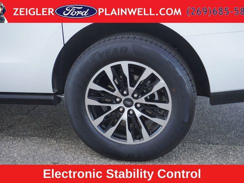 Used 2025 Ford Expedition Max Platinum AWD/4WD image 9