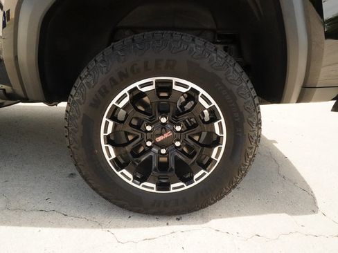 Used 2026 GMC Canyon AT4 w/ Technology Plus Package AWD/4WD image 39