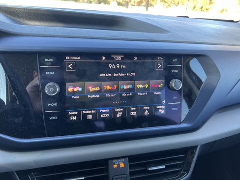 Certified 2022 Volkswagen Taos SE w/ IQ.Drive SE Package image 22