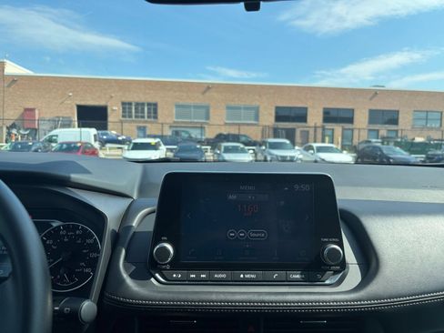Used 2024 Nissan Rogue SV FWD image 17