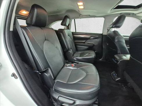 Used 2022 Toyota Highlander Limited FWD image 24