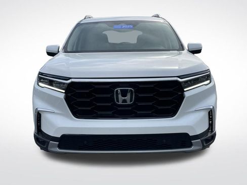 Certified 2025 Honda Pilot Touring image 9