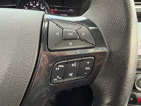 Used 2017 Ford Explorer XLT w/ Equipment Group 202A AWD/4WD image 26